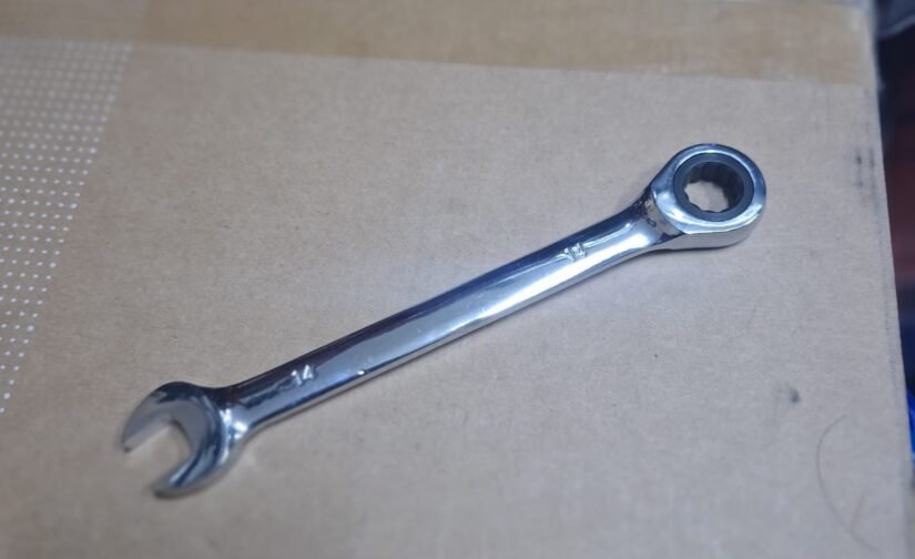 LLAVE CON MATRACA N.14